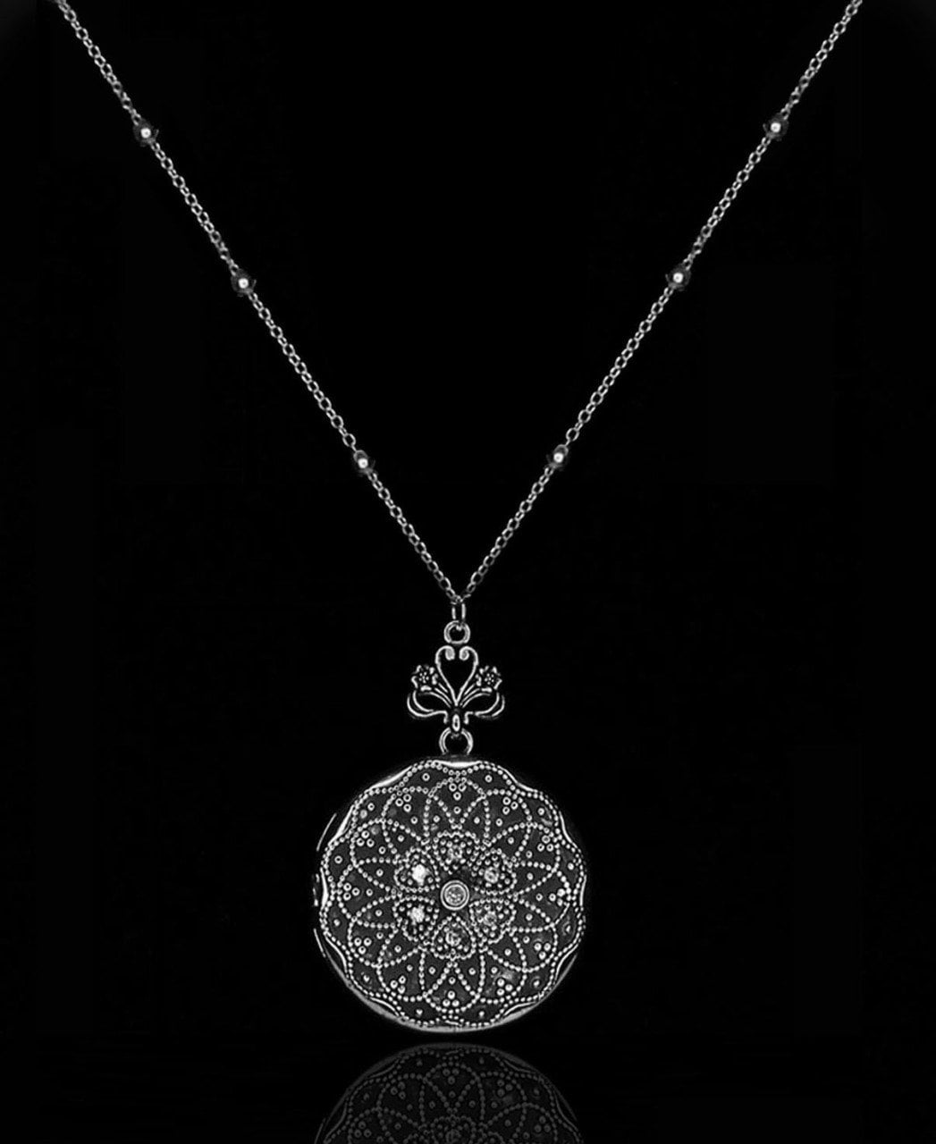 Büyük Boy Gümüş Renk Cevşen Kolye