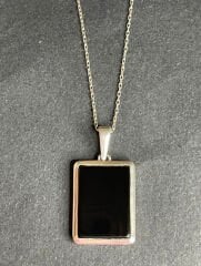 Oniks Taşlı Gümüş Cevşen Kolye